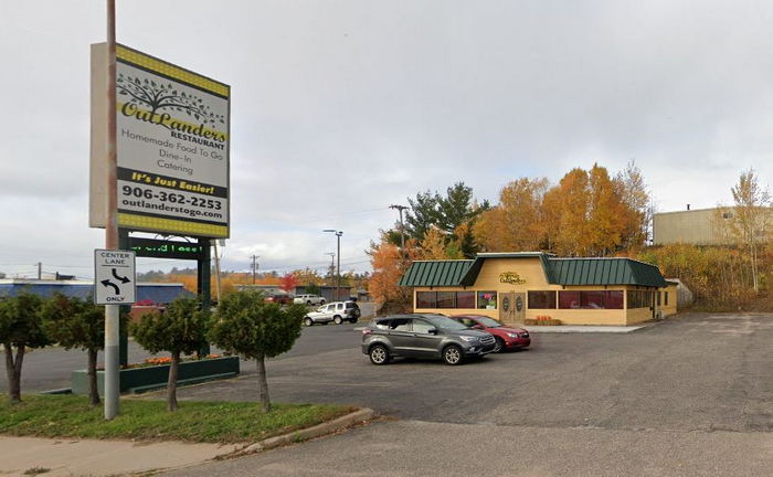 Sandys Thrift and Swift - Now Outlanders (newer photo)